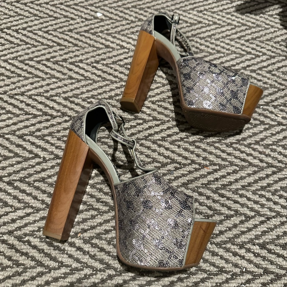 Jessica Simpson Snakeskin Gray Platform Heels